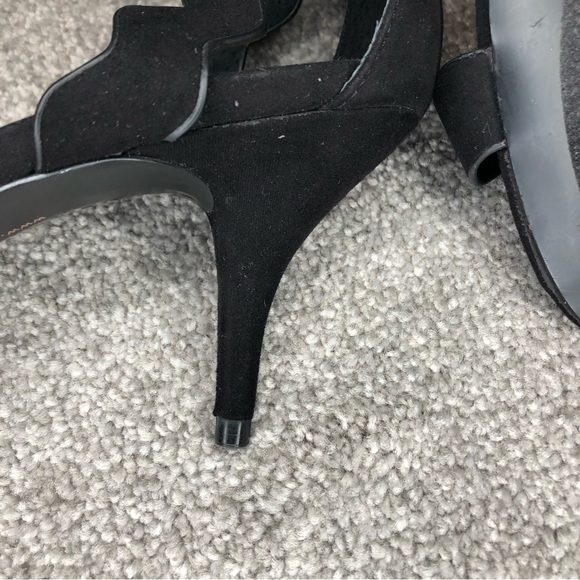 Chinese Laundry rubie scalloped sandal, black with copper hardware - Picture 6 of 6